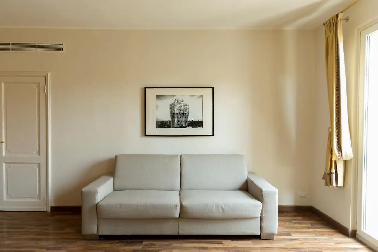 Montenapoleone - Sant Andrea Charme Penthouse Milán Apartamento