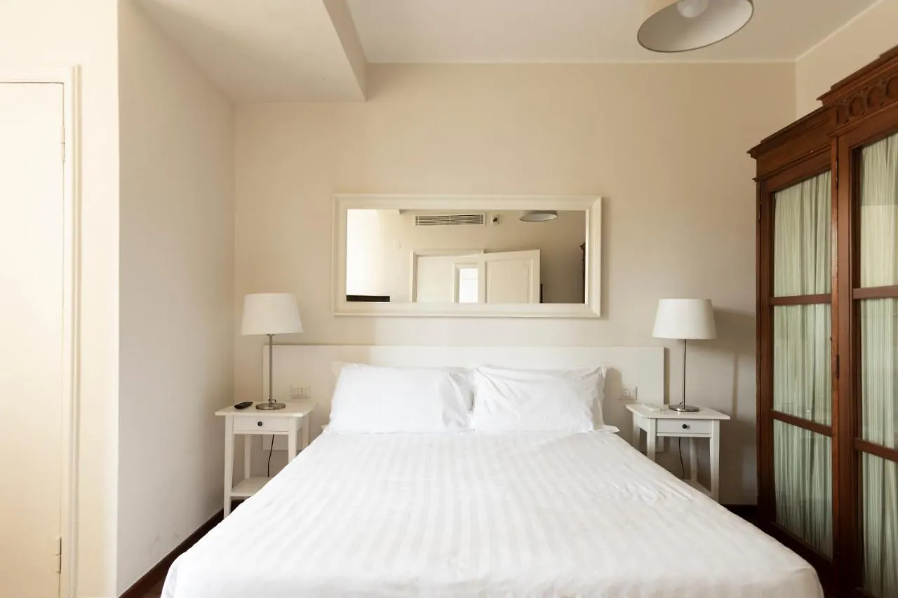 Montenapoleone - Sant Andrea Charme Penthouse Milano 0*,  Italien
