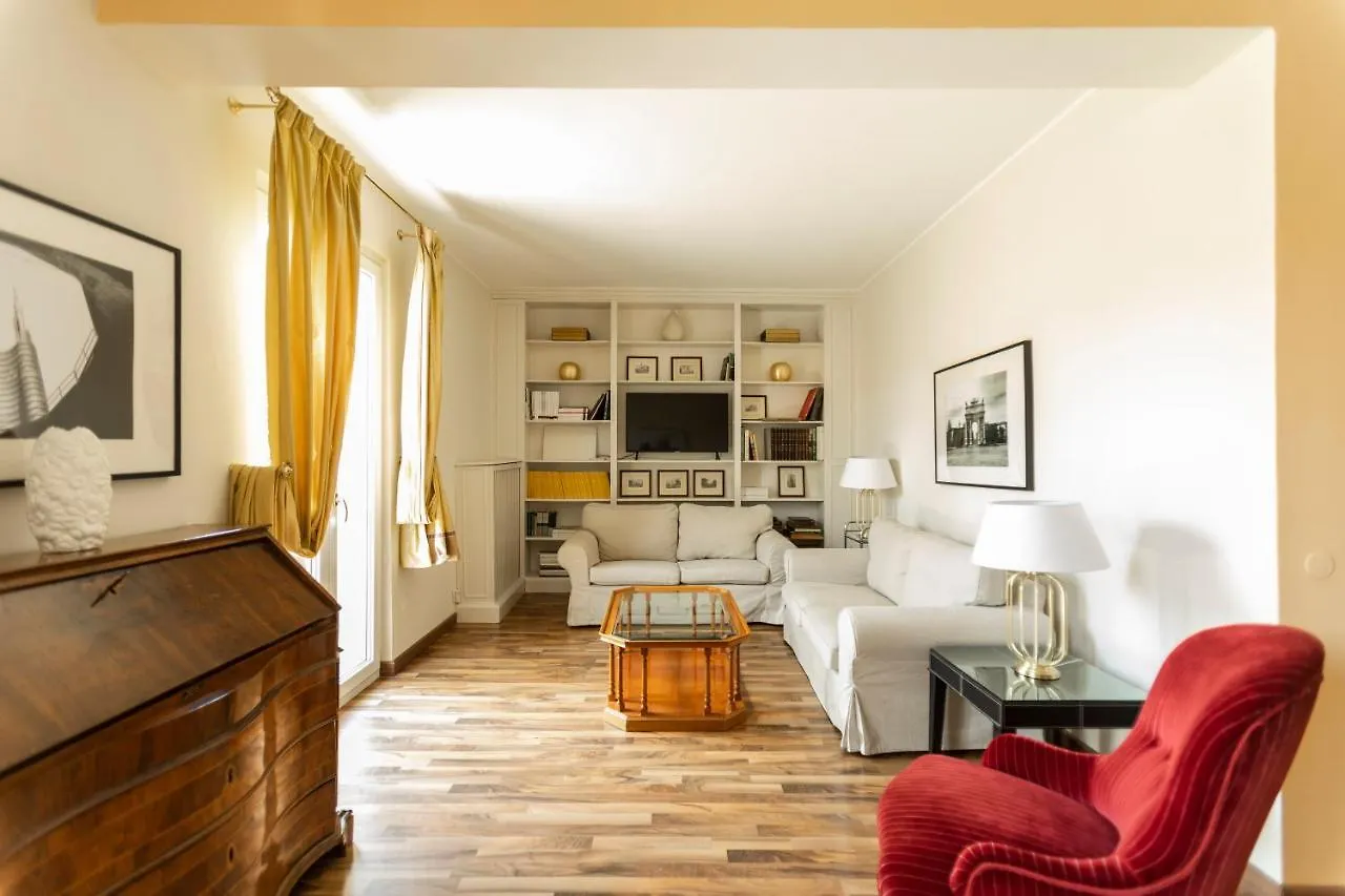 Montenapoleone - Sant Andrea Charme Penthouse Milano