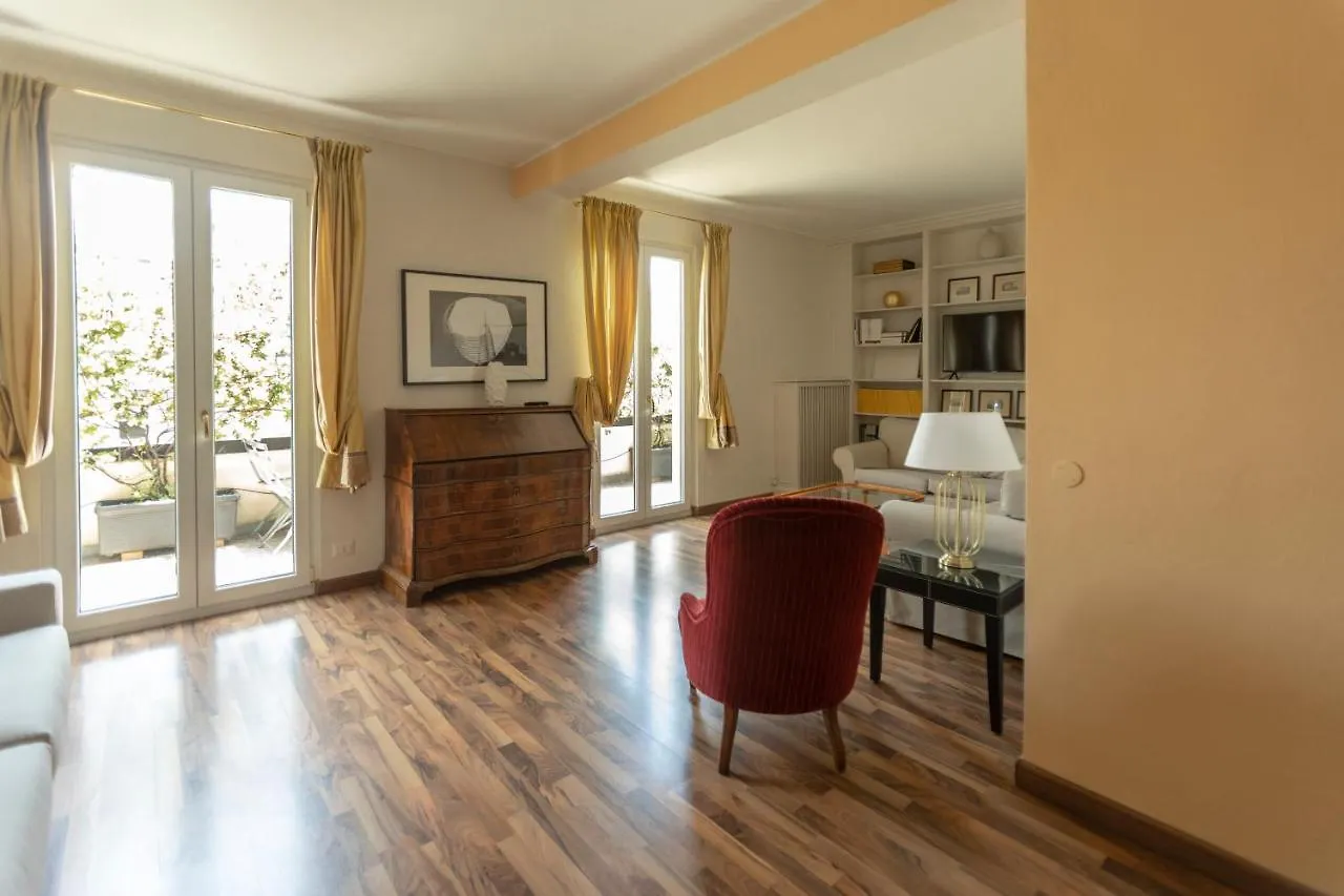 Montenapoleone - Sant Andrea Charme Penthouse Milano Italien